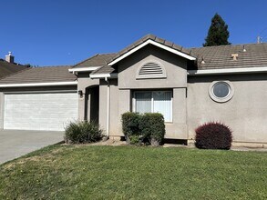 1333 Glenbrook Way in Modesto, CA - Building Photo - Building Photo