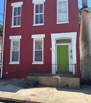 142 E College Ave in York, PA - Building Photo