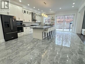 34 Manor Hampton St in East Gwillimbury, ON - Building Photo - Building Photo