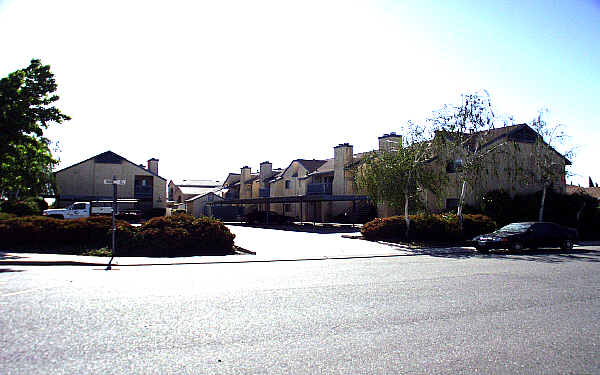 Almond Queen Terrace in Ripon, CA - Building Photo