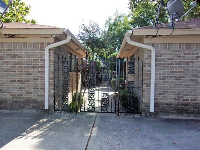 106 Priddy Ln-Unit -A in Fort Worth, TX - Building Photo - Building Photo