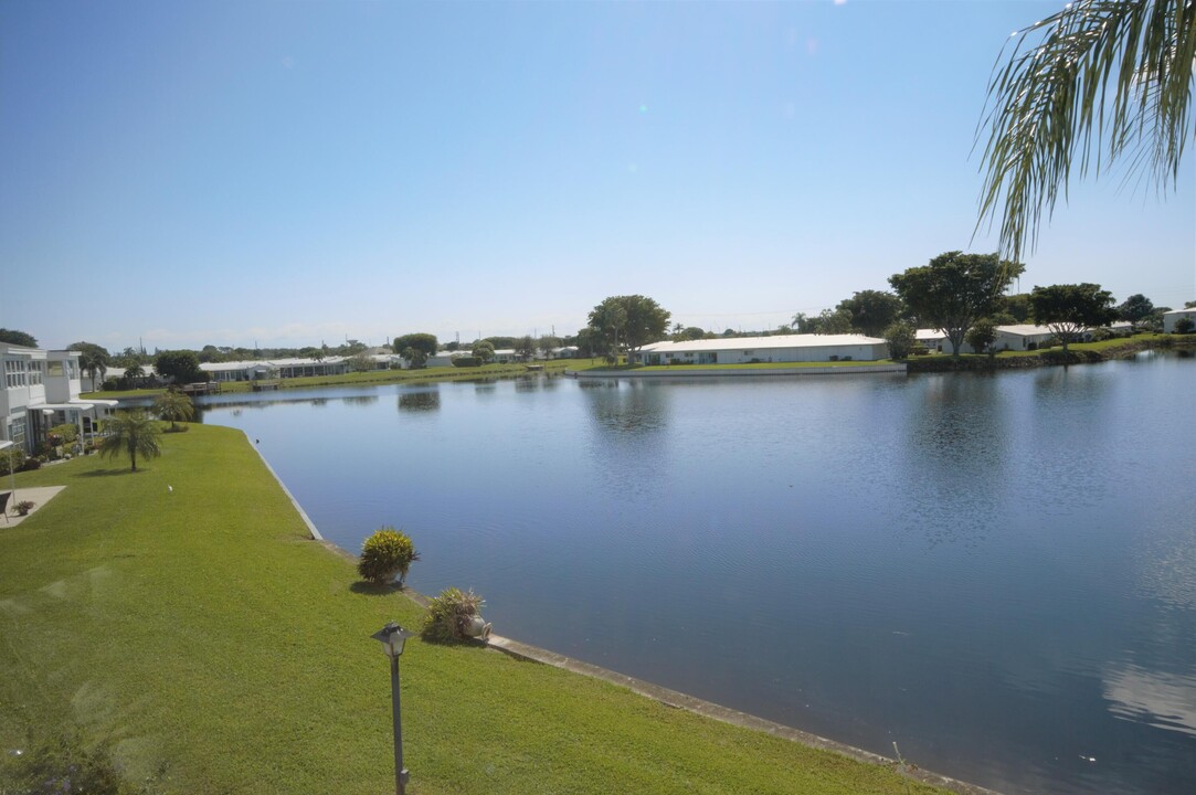 1114 Lake Terrace in Boynton Beach, FL - Building Photo