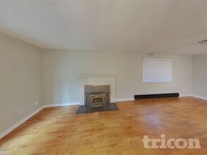 12306 86 Ave E in Puyallup, WA - Foto de edificio - Building Photo