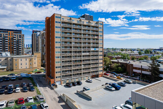 Chinook House in Calgary, AB - Building Photo - Building Photo