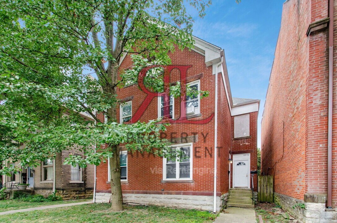 821 Oak St in Columbus, OH - Building Photo