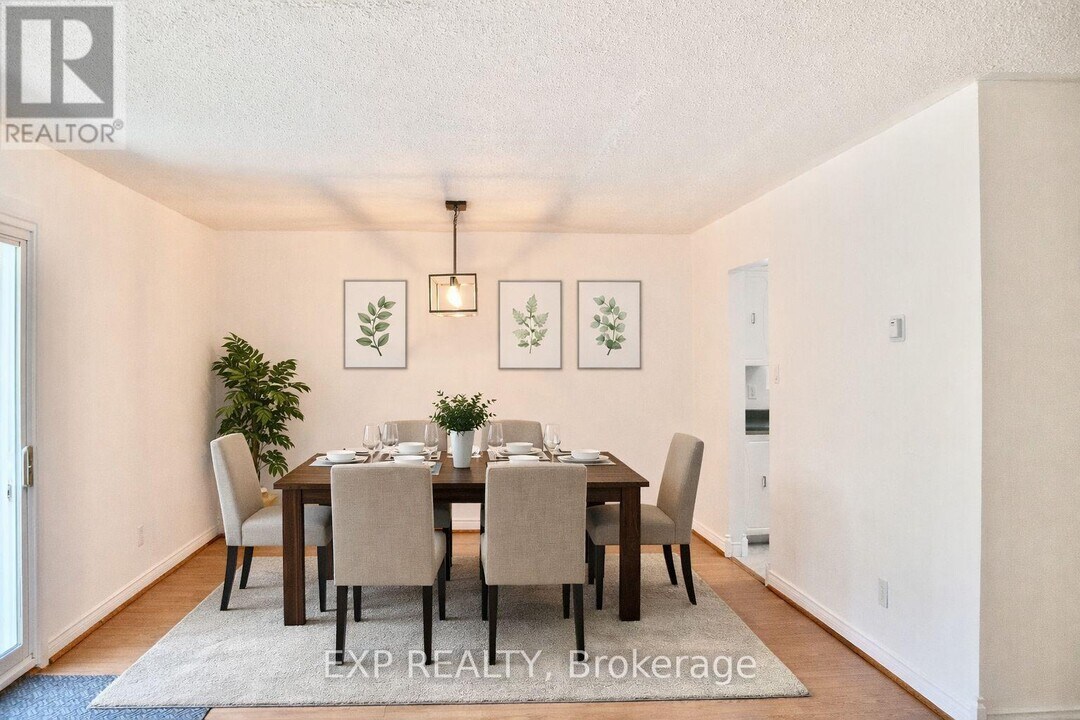 12 Kings Ct in Orillia, ON - Building Photo