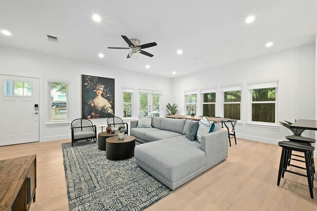 2004 Winsted Ln in Austin, TX - Building Photo - Building Photo