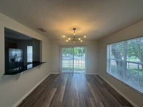 214 Drawbridge Ln in Valrico, FL - Building Photo - Building Photo