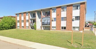 12955-12101 101 St NW in Edmonton, AB - Building Photo