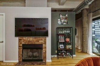130 S Canal St in Chicago, IL - Building Photo - Building Photo