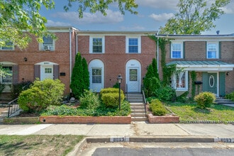 8063 Saint Annes Ct, Unit Bedroom 3 in Alexandria, VA - Building Photo - Building Photo