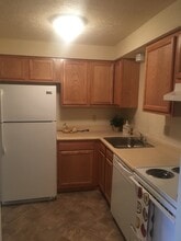Pinebrook Tower Apartments in Lorain, OH - Foto de edificio - Building Photo