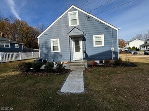 33 Catherine St, Unit 02-214 in Bloomingdale, NJ - Building Photo - Building Photo