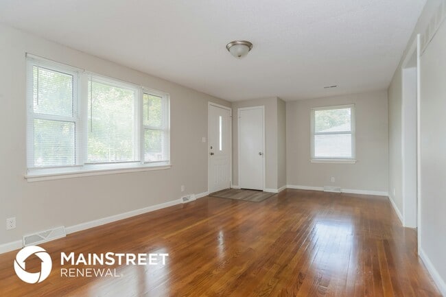 6925 N Hickory St in Kansas City, MO - Foto de edificio - Building Photo