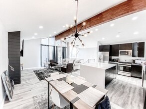 9483 S Buttonwood Dr, Unit 3 - West Bedroom in Sandy, UT - Foto de edificio - Building Photo