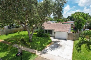 2440 SW 16th St in Fort Lauderdale, FL - Building Photo
