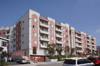 Reno Towers Apartments in Los Angeles, CA - Building Photo - Building Photo