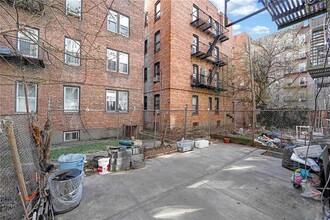 771 E 9th St in Brooklyn, NY - Foto de edificio - Building Photo