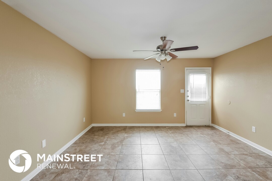 11355 Fire Canyon in San Antonio, TX - Building Photo