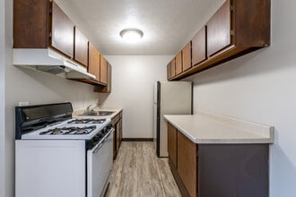 Summit Ridge Apartments in Akron, OH - Building Photo - Interior Photo