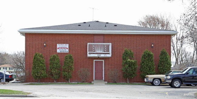 Racine Apartments in Racine, WI - Building Photo - Building Photo