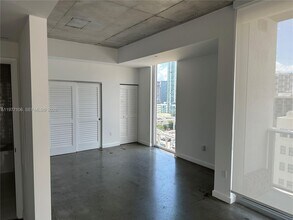 151 SE 1st St, Unit 1410 in Miami, FL - Building Photo - Building Photo
