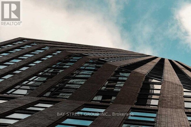 99-1199 John St in Toronto, ON - Building Photo - Building Photo