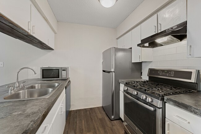 5005 Manor Rd in Austin, TX - Building Photo - Building Photo