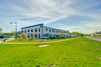 The Cornell Luxury Apartments in Huntley, IL - Foto de edificio - Building Photo