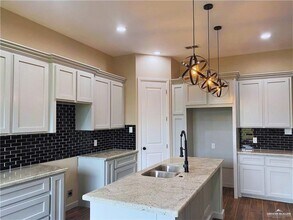 15 W Bella Vista Ave in Palmhurst, TX - Building Photo - Building Photo