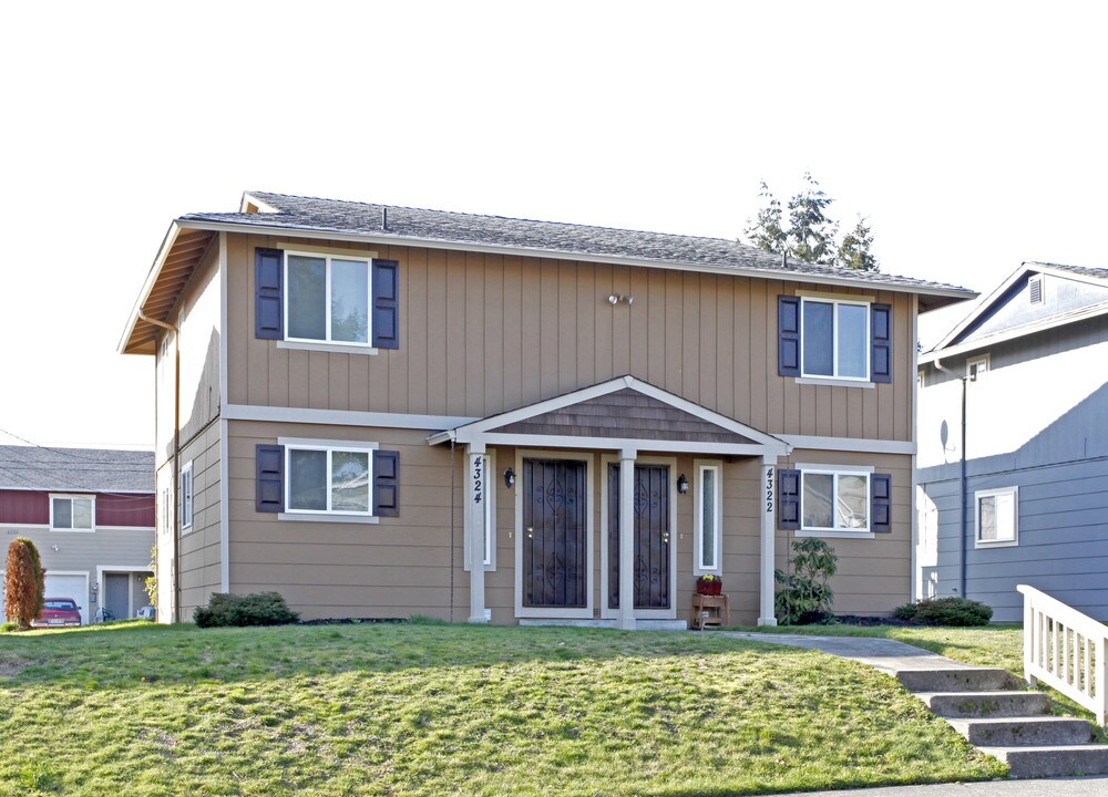 4322-4324 S Cedar St in Tacoma, WA - Foto de edificio