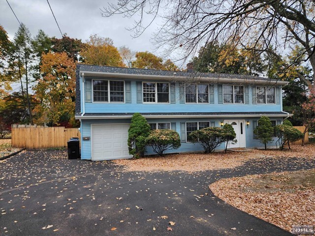 251 E Midland Ave in Paramus, NJ - Building Photo