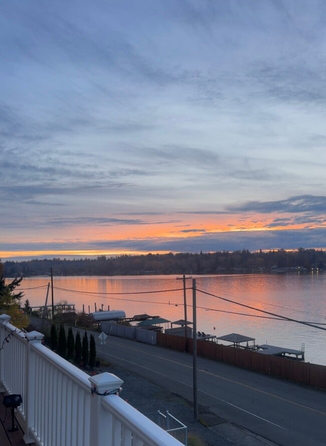 230 116th Ave NE in Lake Stevens, WA - Foto de edificio - Building Photo