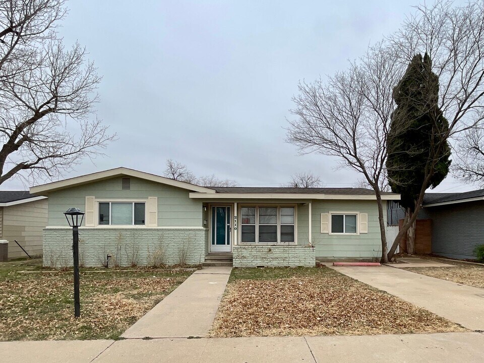 2110 42nd St in Snyder, TX - Building Photo