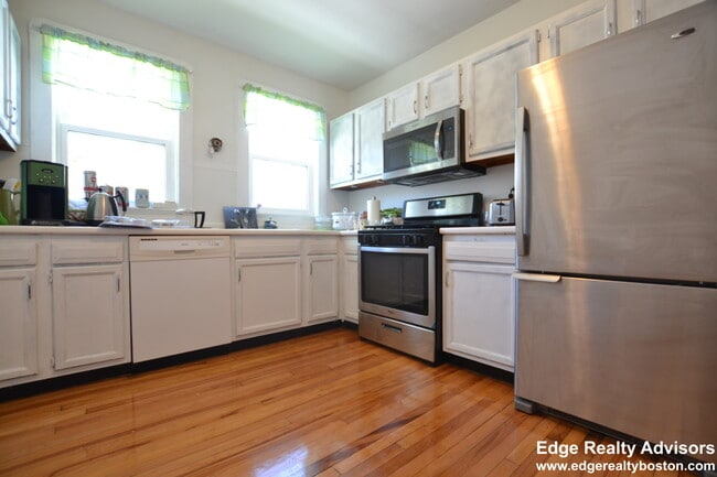 77 Hunnewell Ave, Unit 2