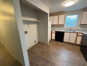 14155 S Beavercreek Rd in Oregon City, OR - Foto de edificio - Building Photo