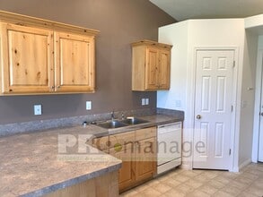 1303 Jackson Dr in Ammon, ID - Building Photo - Building Photo