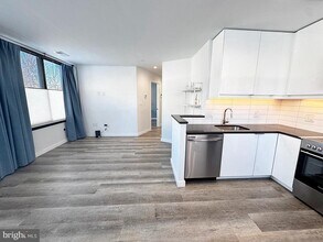 700 Roeder Rd in Silver Spring, MD - Building Photo - Building Photo