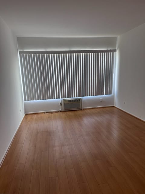 440 Hayworth Ave, Unit 305 in Los Angeles, CA - Building Photo - Building Photo