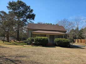 333 Mace Cannon Rd in Dublin, GA - Building Photo