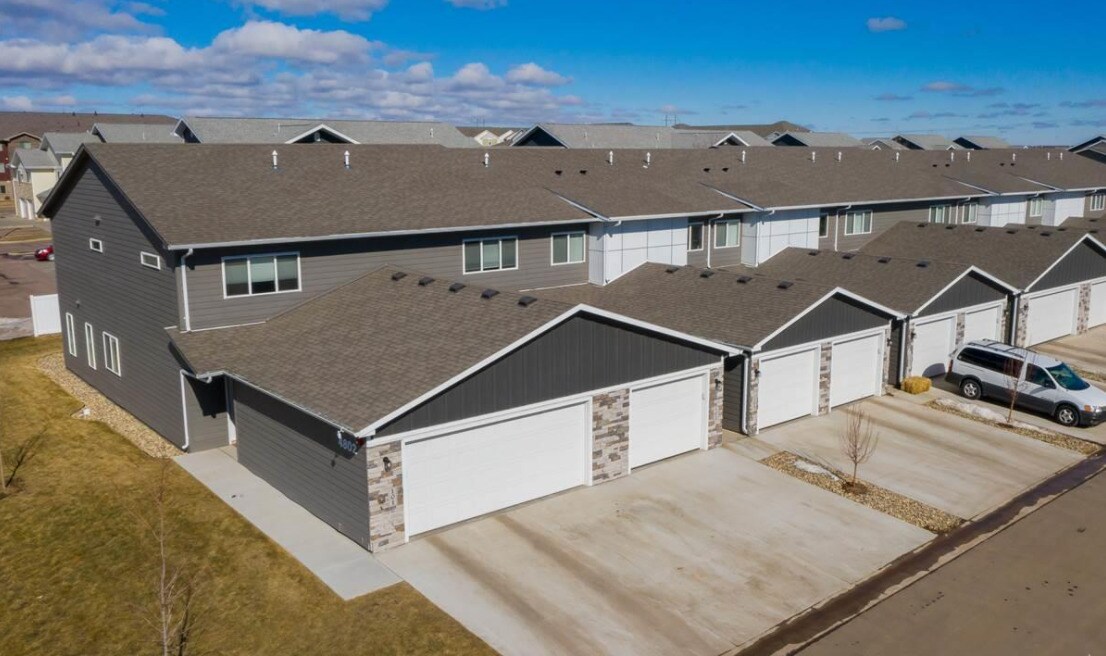 Hosta Townhomes in Sioux Falls, SD - Building Photo