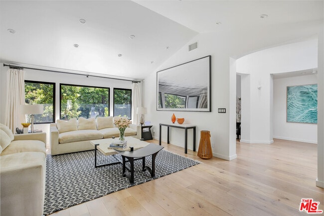 521 Loring Ave in Los Angeles, CA - Building Photo - Building Photo