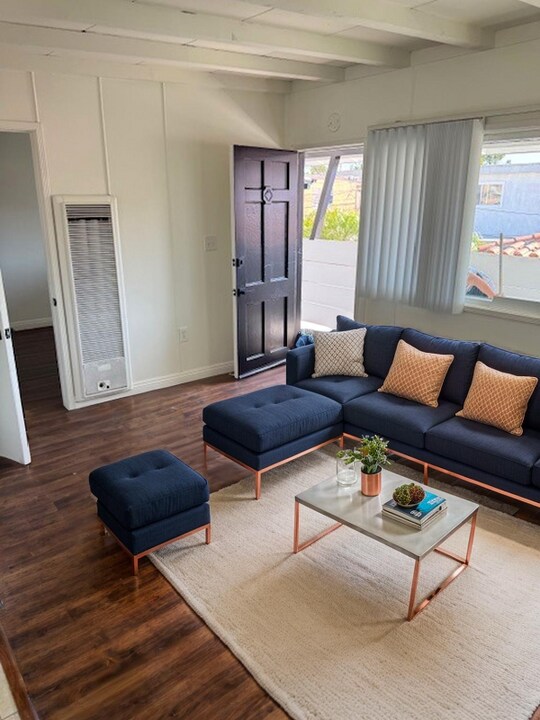 320 7th St, Unit 7 in Seal Beach, CA - Building Photo