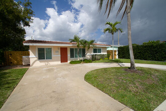 221 SW 3rd St in Boca Raton, FL - Building Photo - Building Photo