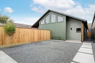 1717 Airline Dr, Unit B in Houston, TX - Building Photo