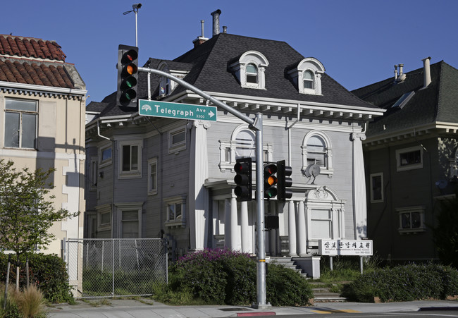 3227-3231 Telegraph Ave in Oakland, CA - Building Photo - Building Photo