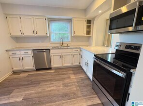 1022 Vestavia Manor Dr in Vestavia Hills, AL - Building Photo - Building Photo