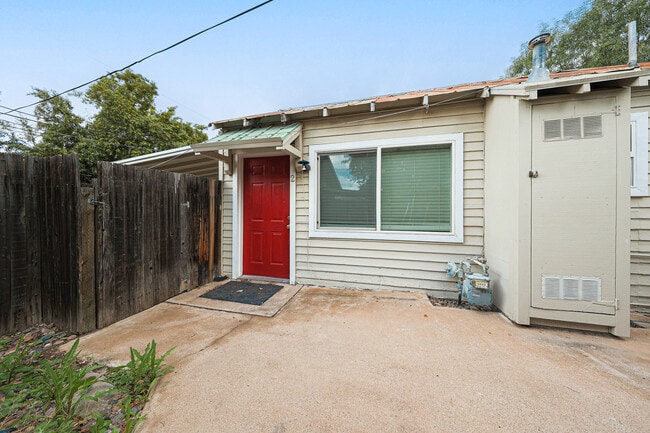 property at 1023 E Meadowbrook Ave