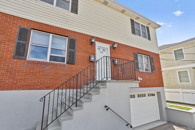 160 Lakeview Ave in Harrison, NY - Building Photo - Building Photo