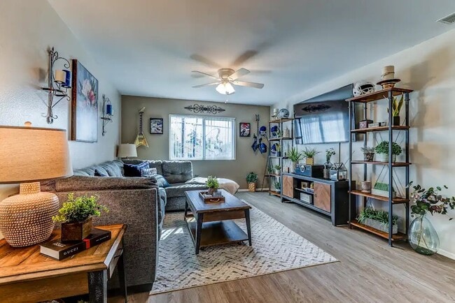 Palm Central South in Riverside, CA - Foto de edificio - Building Photo